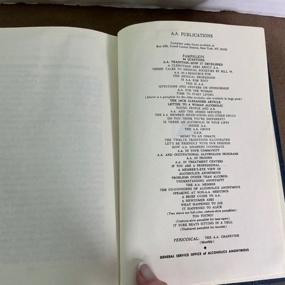 Alcoholics Anonymous Big‎ Book 3rd Edition 20th Printing 1985 Hardcover AA Blue